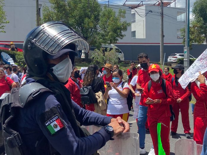 “Pero para cobrar sí son buenos”: Cendis se manifiestan afuera de Casa Michoacán