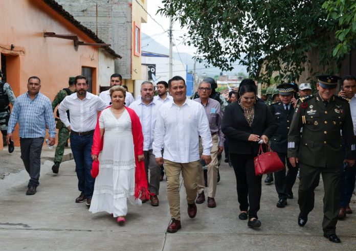 El secretario de Gobierno participó en el evento cívico y desfile de la localidad