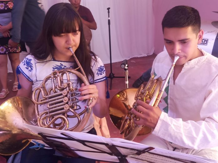 Chilchota se movió al ritmo de un concierto de música tradicional mexicana