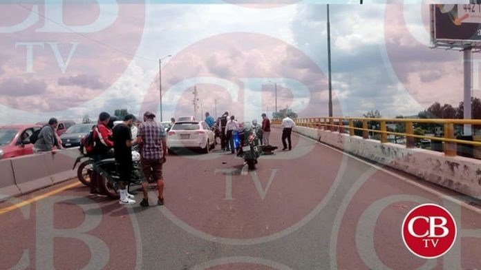 Motociclista choca un auto en Morelia; lo daban por muerto pero estaba vivo