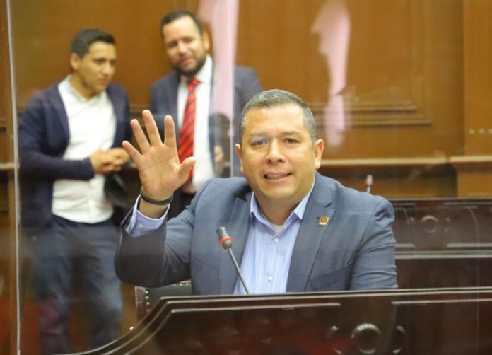 En apoyo a las familias, ampliación en el canje de placas: Barragán