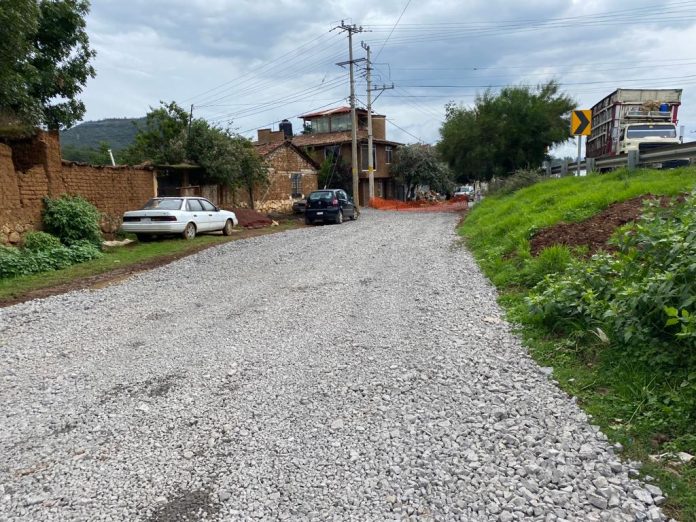 Ecograva llega a colonias vulnerables para mejorar caminos y calles de Pátzcuaro: Julio Arreola