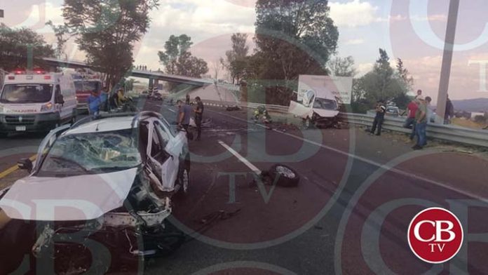 Brutal choque deja cuatro heridos en la Morelia-Salamanca