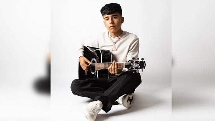 Iván Cornejo, el michoacano que compite contra la nieta de Pedro Infante en los Premios Juventud