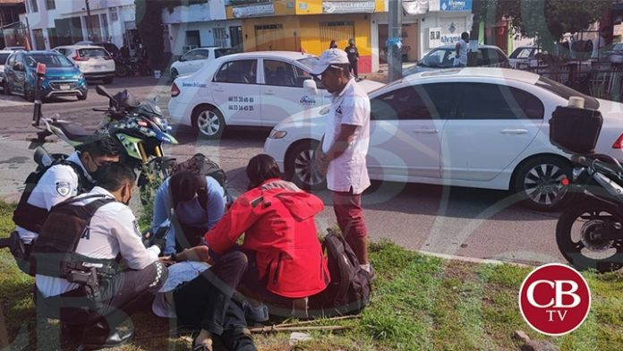 Motero herido, se frena con anuncio luminoso en Morelia