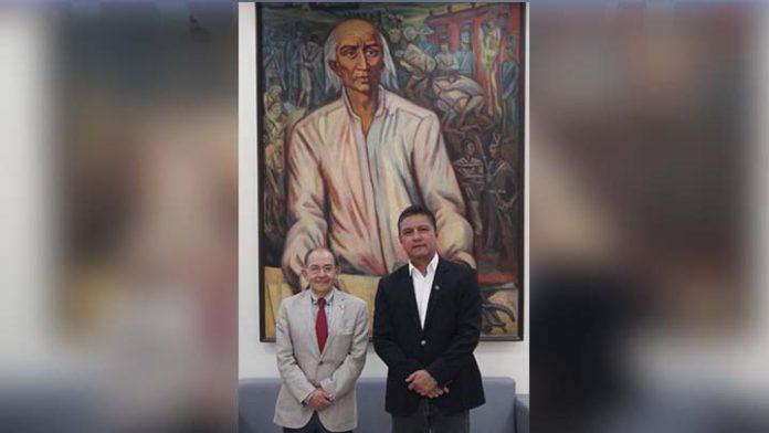 RAÚL CÁRDENAS SOSTIENE ENCUENTRO CON EL LINGÜISTA DEL COLEGIO DE MÉXICO LUIS FERNANDO LARA