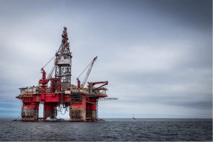 El petróleo repunta tras acordar la UE prohibir la mayoría de las importaciones rusas