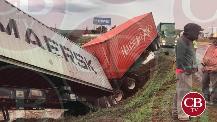 Se accidenta tráiler en la Copándaro-Tarímbaro
