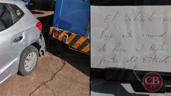 Camión de Pepsi rebana un Ibiza y le deja “recadito” al dueño