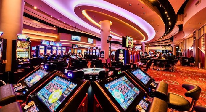 Albañil asegura haber ganado casi un millón de dólares en casino pero no se lo quieren dar