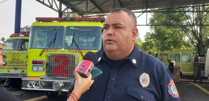 25 años de aventuras y riesgos; así ha sido la vida de bombero de Rogelio