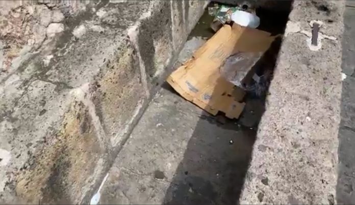 ¡Cochinos! Convierten en basurero la Capilla del Santo Niño