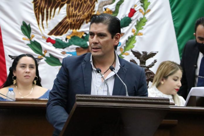 Busca Ernesto Núñez exención del IEPS para productores artesanales de mezcal, charanda y otros destilados