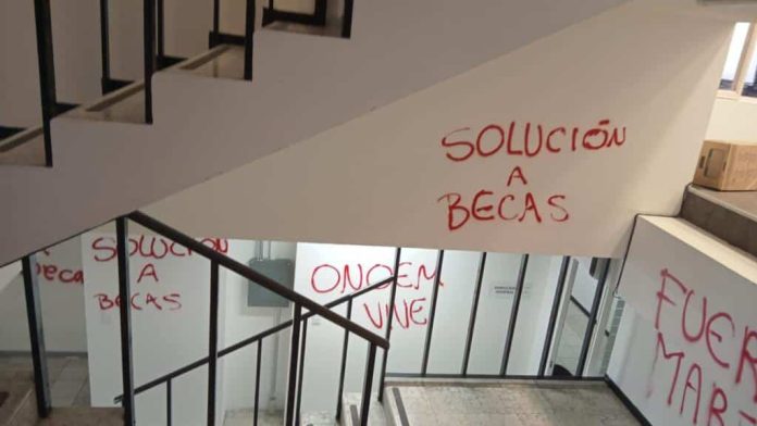 Pese a protestas, examen Ceneval para normales será este 10 de julio