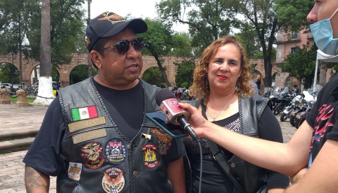 Súbete a mi moto, le dijo Alejandro a Marisela; el amor por las motocicletas los unió