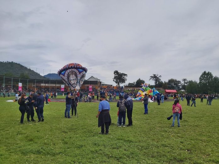 Globos de Cantoya llenan de color y talento el cielo de Paracho
