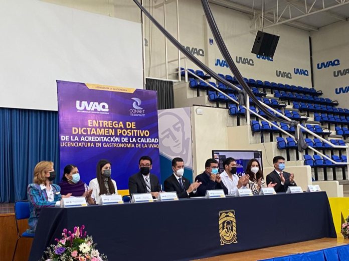 UVAQ obtiene acreditación en Licenciatura de Gastronomía