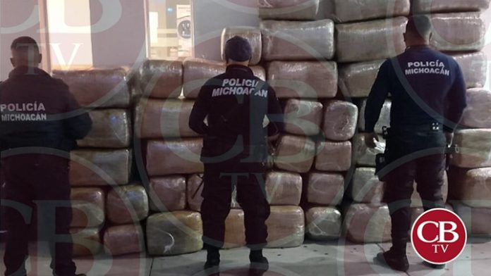 Paseaba 400 kilos de marihuana en Pátzcuaro; la policía lo arresta