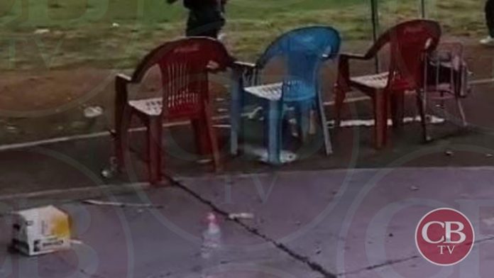 Le balean la cabeza en una cancha de fútbol y no muere