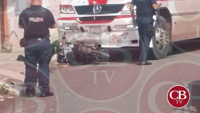 Camionero atropella a motosicarios que le dispararon