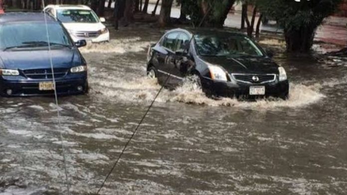 Miles de pesos pierden comerciantes del Blvr. García de León por inundaciones