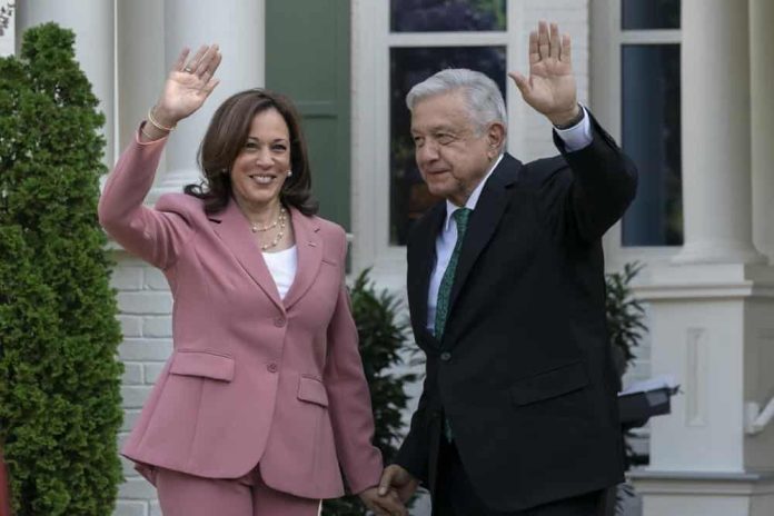 AMLO y Kamala Harris se reúnen en EU;