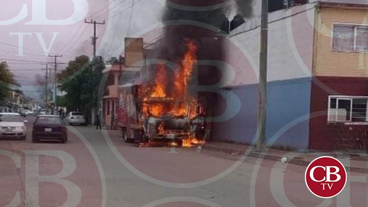 Queman vehículos en Uruapan Queman vehículos en Uruapan