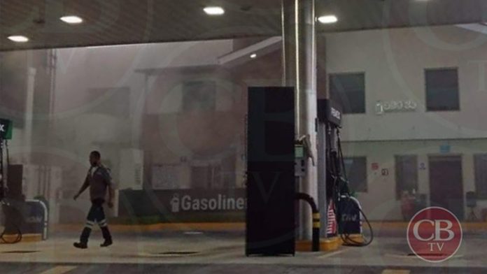 Novatos intentan quemar gasolinera y autos en Uruapan pero fallan