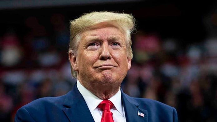 Juez pide hacer pública la orden de cateo en residencia de Trump
