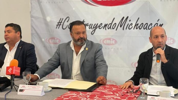 Ayuntamiento de Pátzcuaro y la CMIC firman convenio para impulsar infraestructura