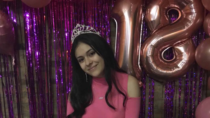 Joven gasta todos sus ahorros en una “fiesta rosa” y nadie va