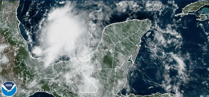 Alertan de posible depresión tropical en suroeste del Golfo de México
