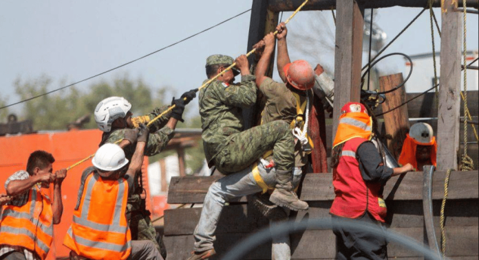 AMLO: familiares de mineros aceptaron rescate a 