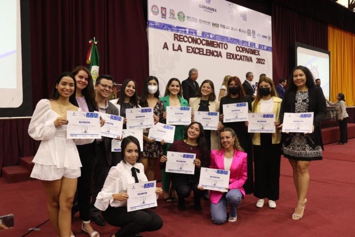 Estudiantes de la UNLA recibieron reconocimiento COPARMEX a la Excelencia Educativa 2022