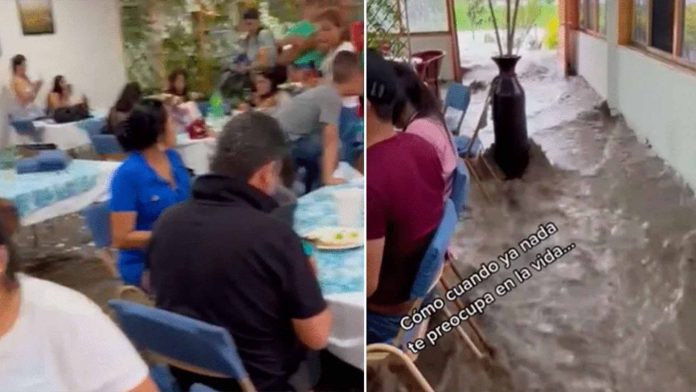 Invitados continúan el festejo a pesar de la inundación