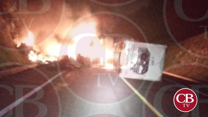 VIDEO: Tráiler queda hecho cenizas en la Siglo XXI