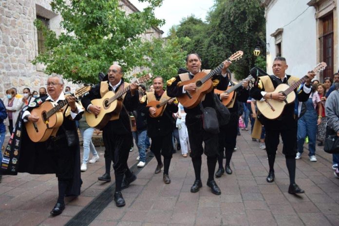 De colores y música, se llena Morelia con Callejoneada sorpresa