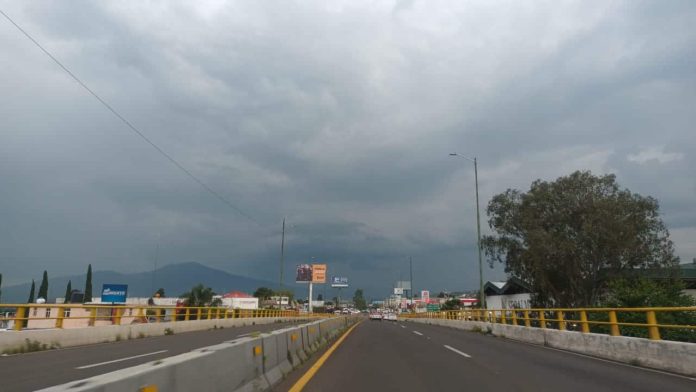 De camino a la tormenta en Morelia