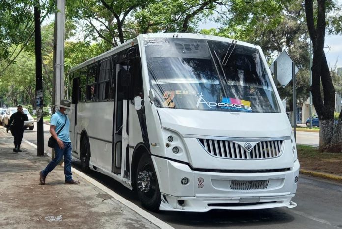¡Mejor a pie! Morelianos gastan hasta 40% de salario en transporte público