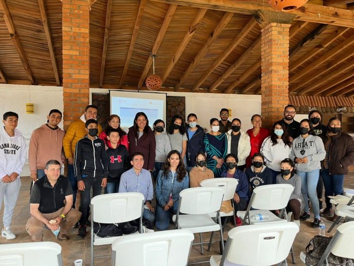 Ofrece Sectur capacitación a prestadores de servicios turísticos en Charo