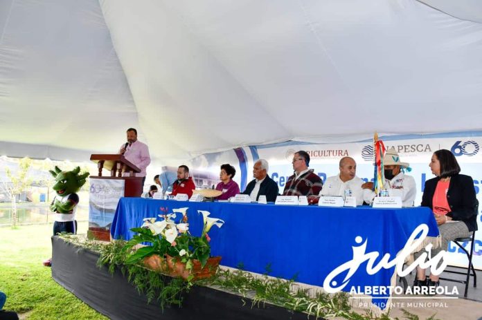 Ayuntamiento de Pátzcuaro, reconoce las aportaciones de INAPESCA al municipio