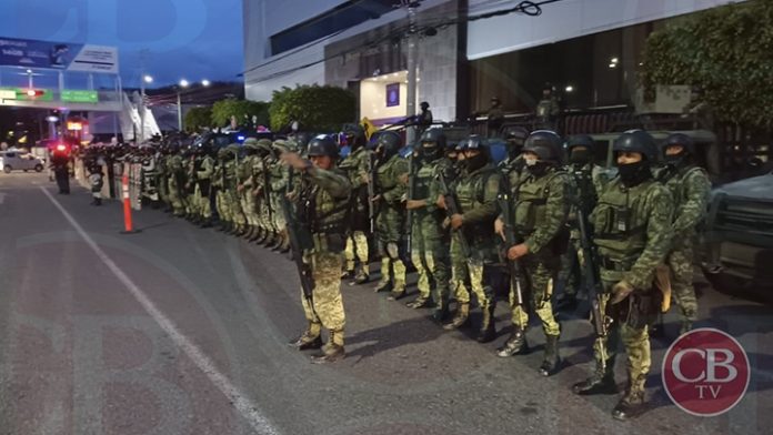 Helicóptero y tanquetas blindadas resguardan Juzgados Federales en Morelia