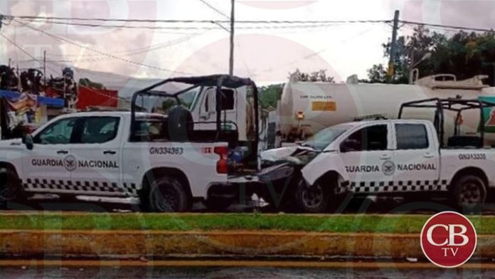 Chocan camionetas de GN en el boulevard Industrial de Uruapan