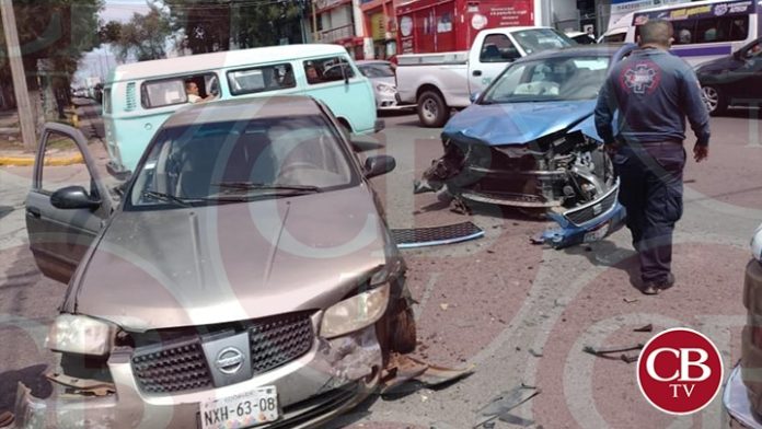 ¡Al hospital! Choferes desbaratan sus autos en Morelia