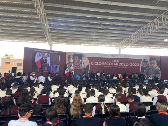 Inaugurado el ciclo escolar en Michoacán