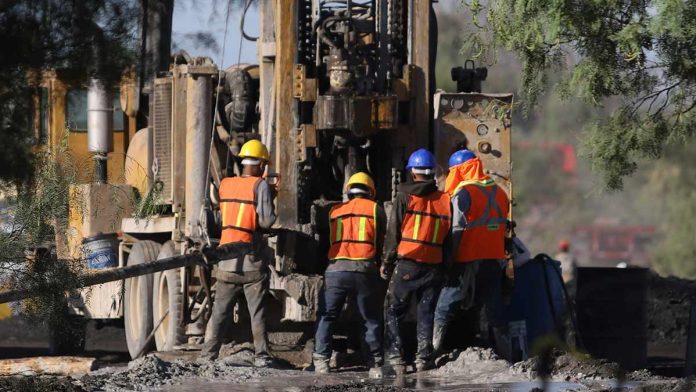 Rescate de los 10 mineros en Coahuila podría tardar 6 a 11 meses