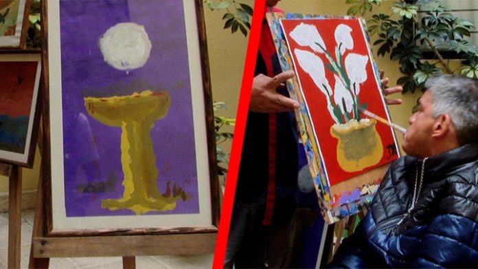 ¿Cuál es tu excusa? Buscando salir adelante ha pintando hasta 400 cuadros con la boca