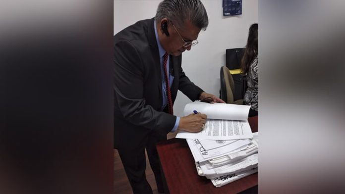 Raúl cárdenas aprueba incremento salarial para los trabajadores administrativos y manuales