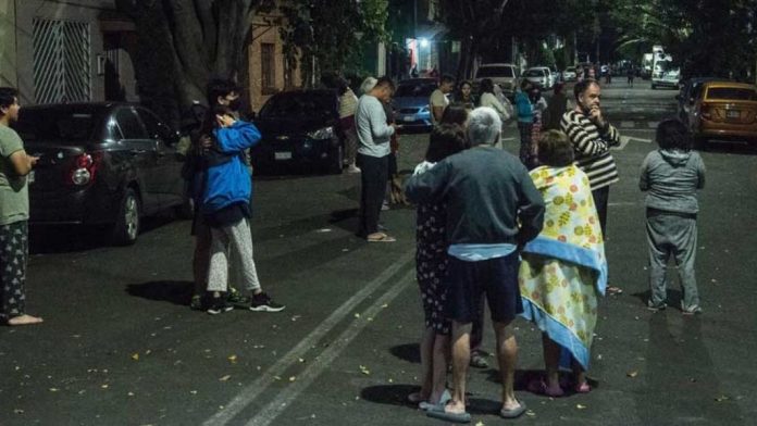 Reportan dos muertos por sismo en Michoacán