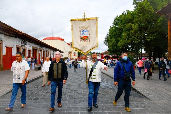 Julio Arreola y Cuerpo de Regidores, fijan y publican Bando Solemne por aniversario 488 de Pátzcuaro como ciudad de Mechoacan
